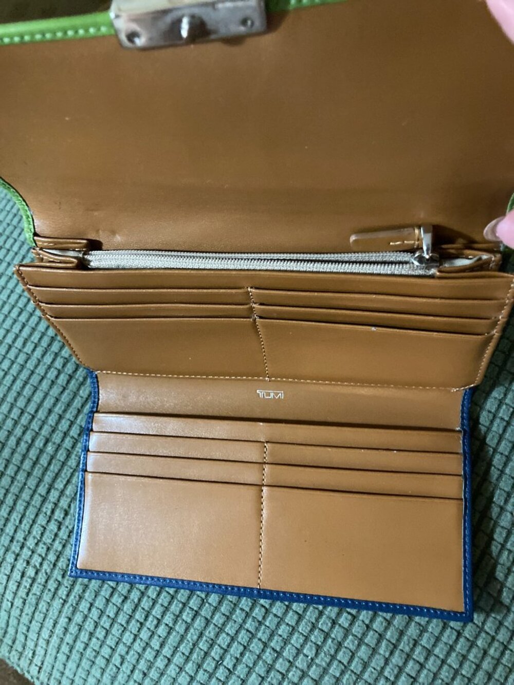 TUMI WOMENS WALLET -SLIM PROFILE 12 CARD SLOT - Picture 4 of 4